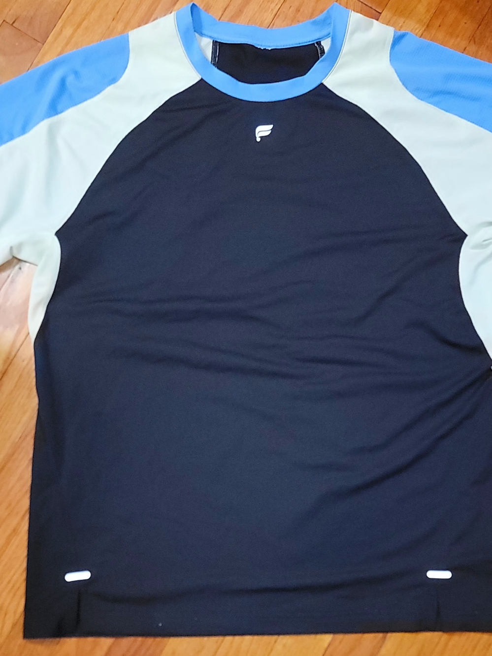 Fabletic O2 Tshirt  Colorblock Athletic Tee in Navy & Light Blue